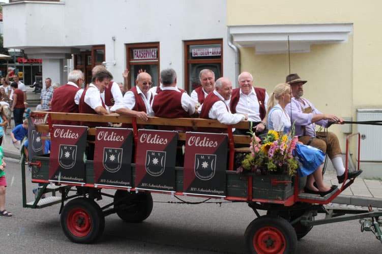 Die Oldies beim Festumzug